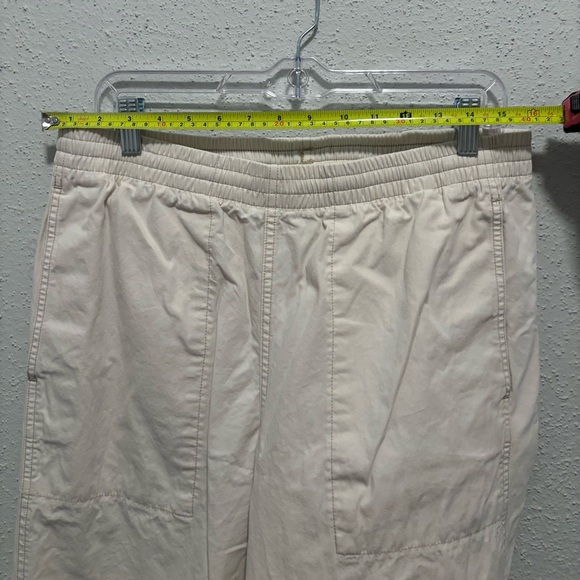 LIKE NEW Men’s Patagonia funhoggers pants medium cream color - Picture 10 of 12